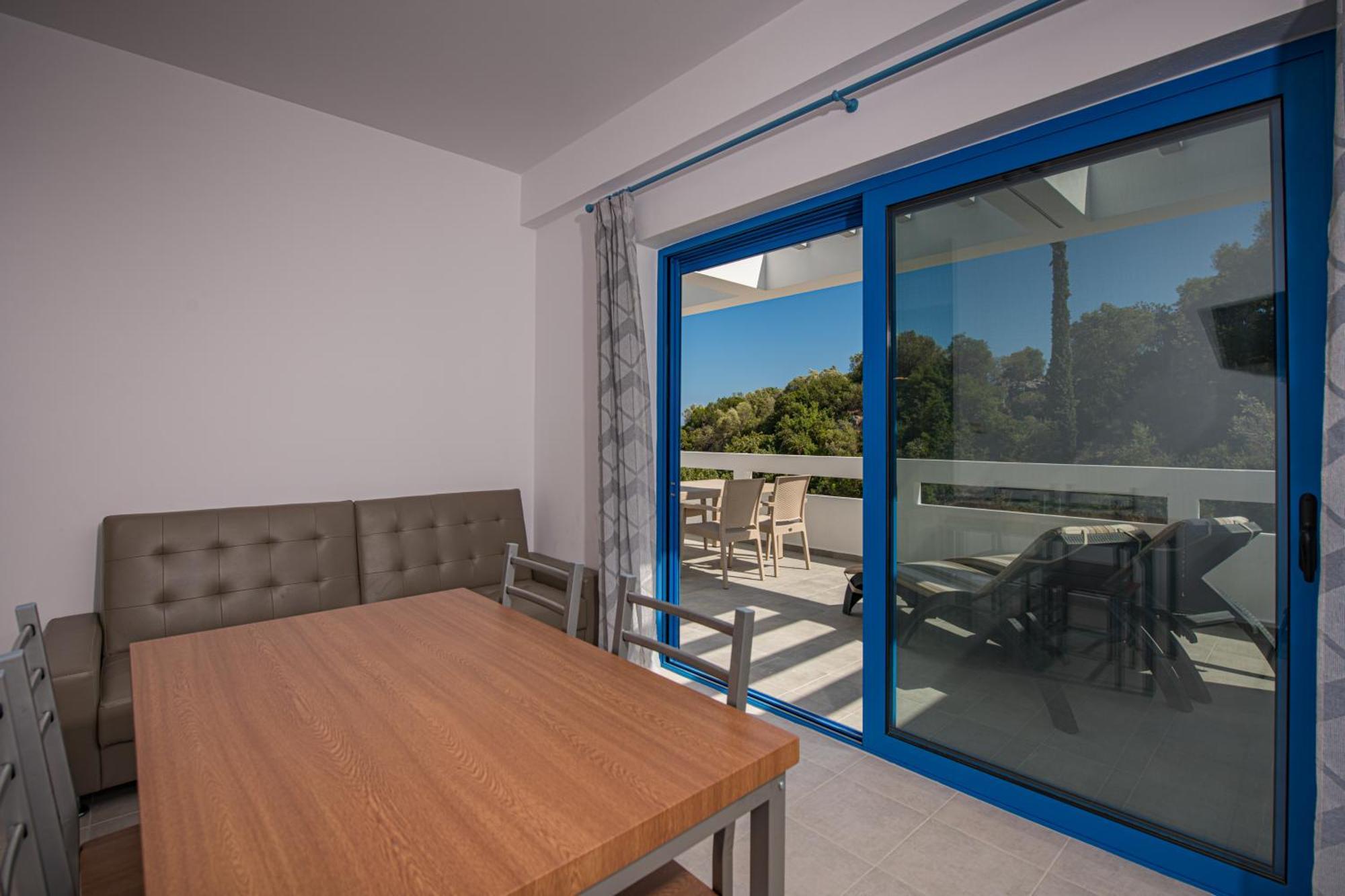 Mikro Nisi & Apartmán