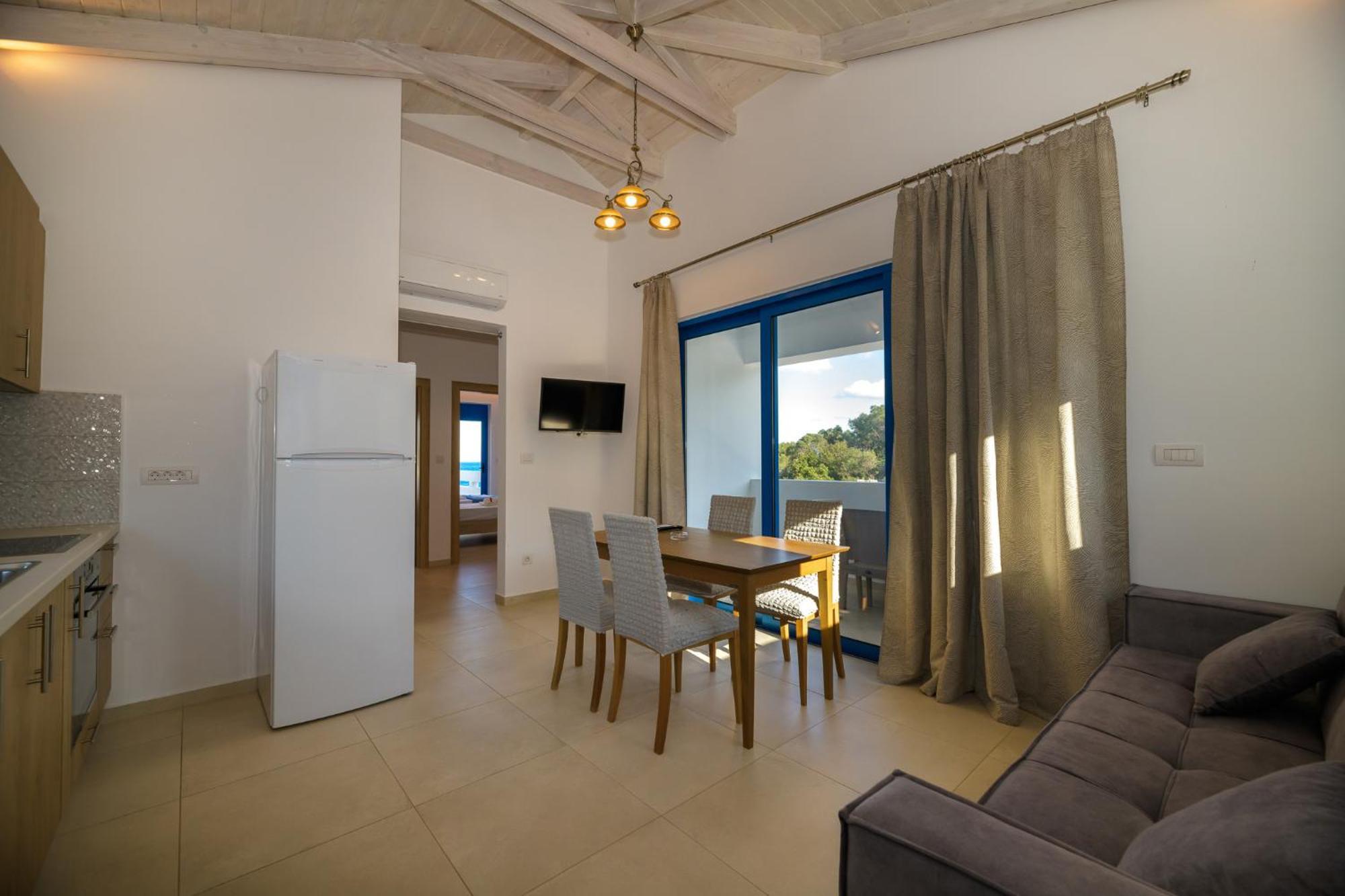 Mikro Nisi & Apartmán