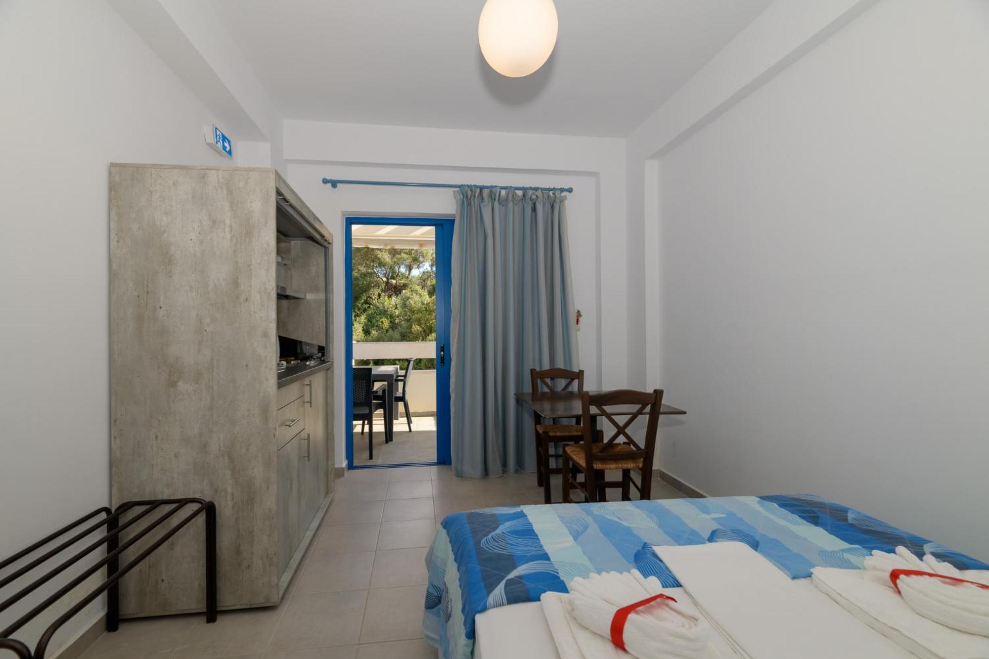 Mikro Nisi & * Agios Nikolaos (Zakynthos)