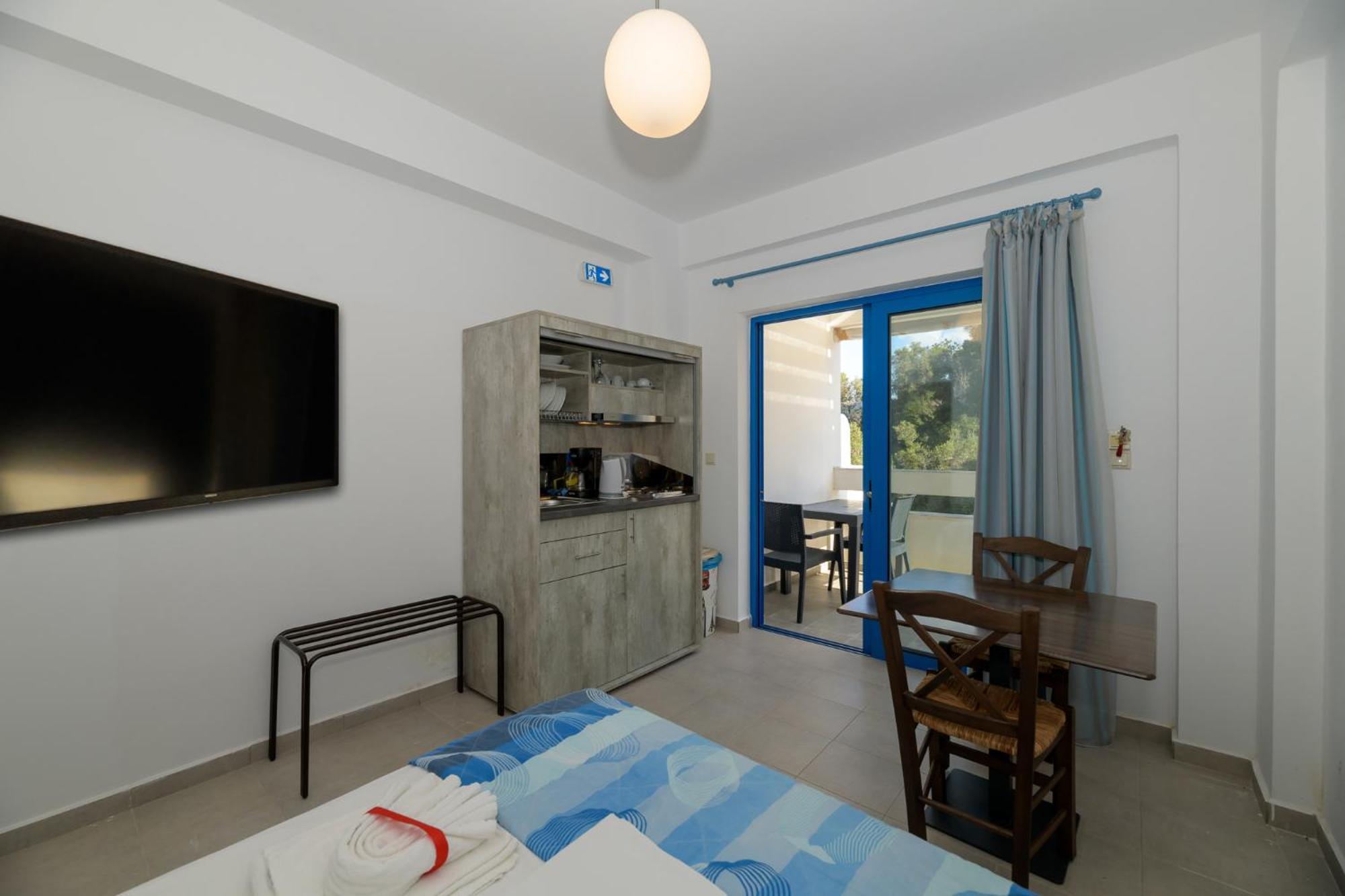 Mikro Nisi & Apartmán *