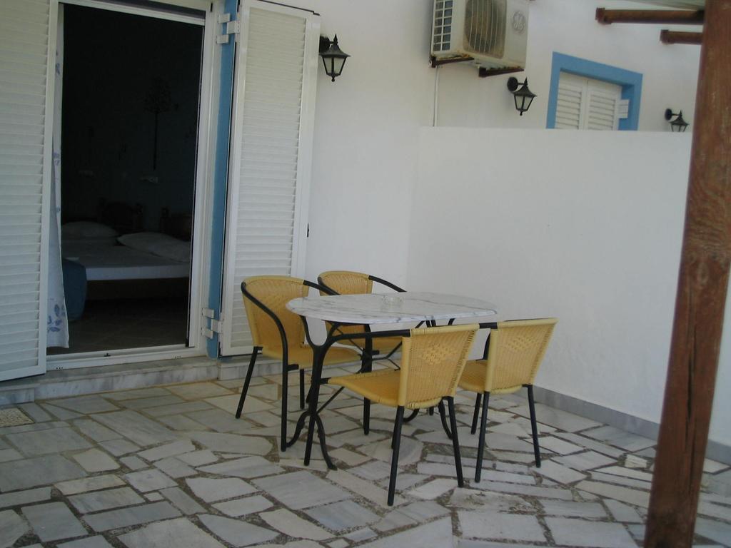 Mikro Nisi & Apartmán *