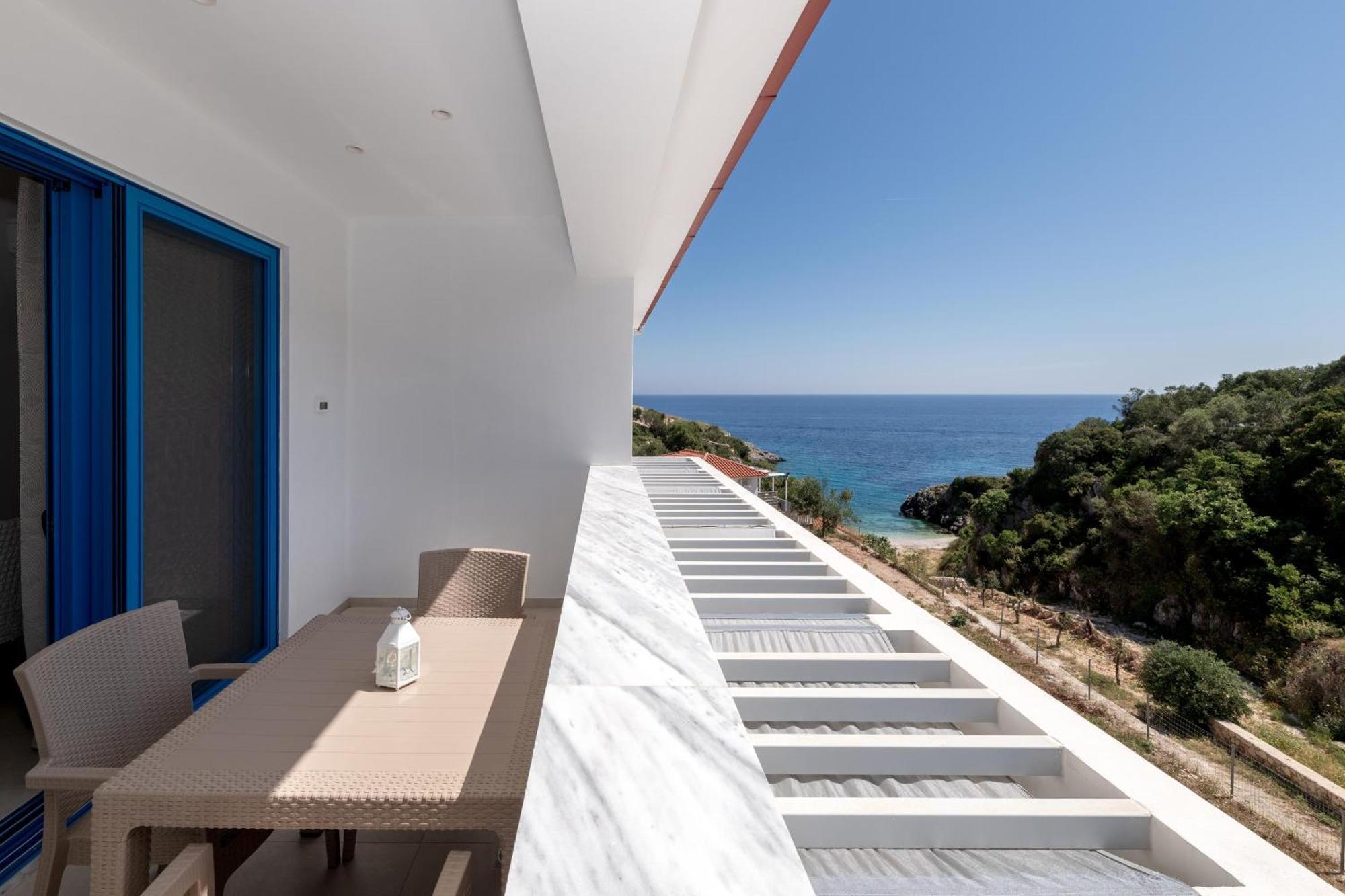 Mikro Nisi & Apartment *