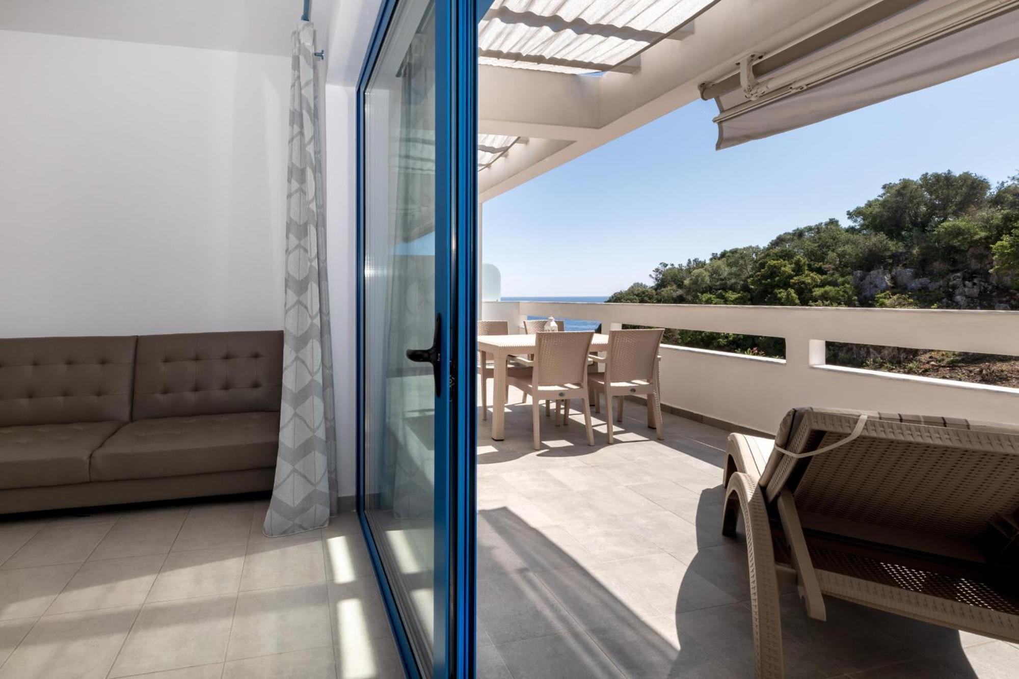 Mikro Nisi & Apartment
