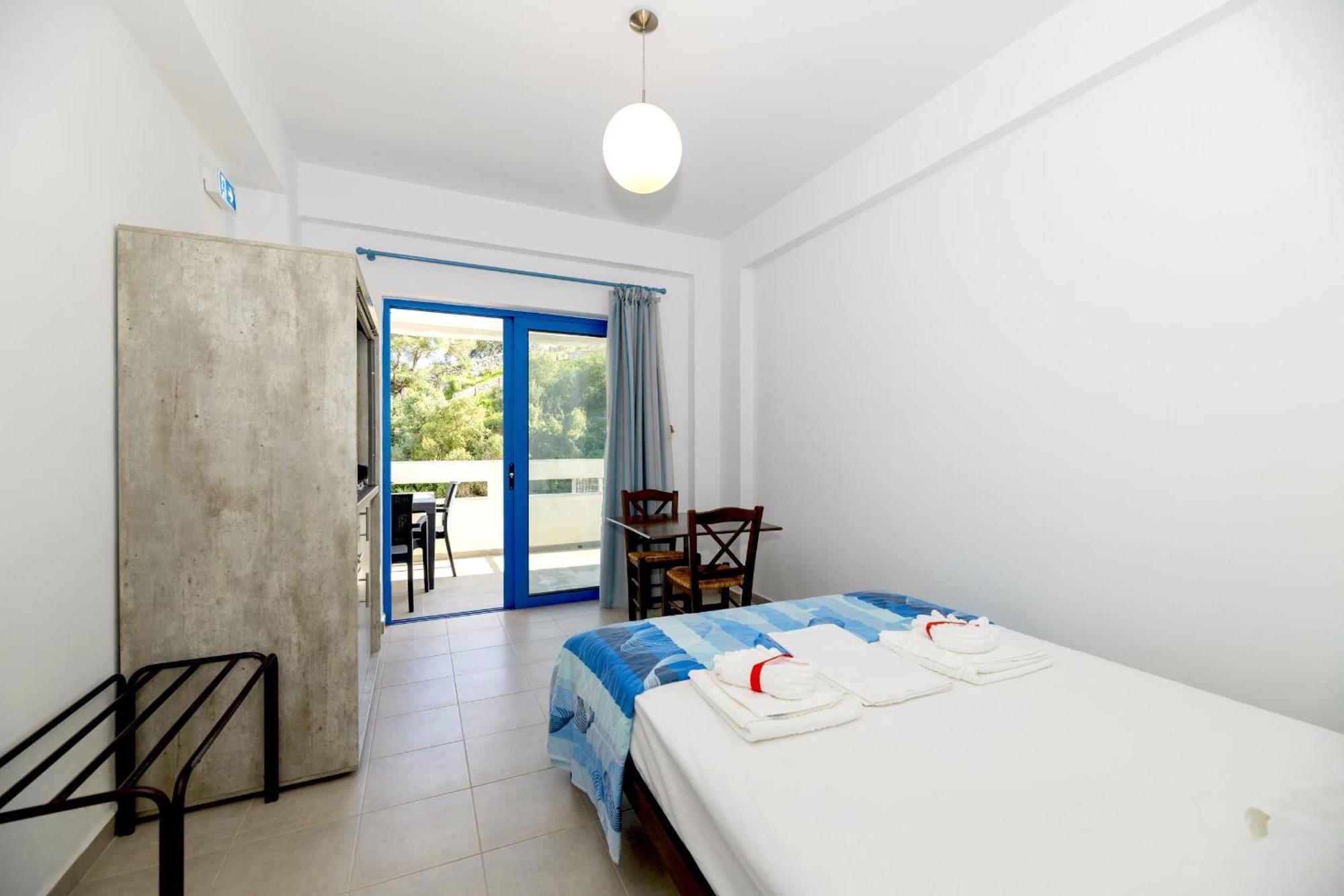 Mikro Nisi & Apartment
